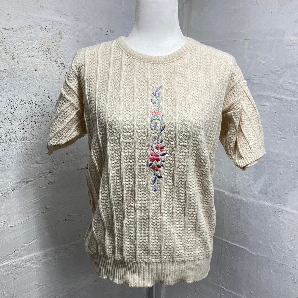 Cream Short Sleeve Knit Tee with Floral Embroidery